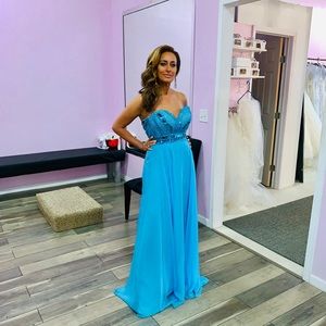 NEW WITH TAGS blue evening gown 👗!